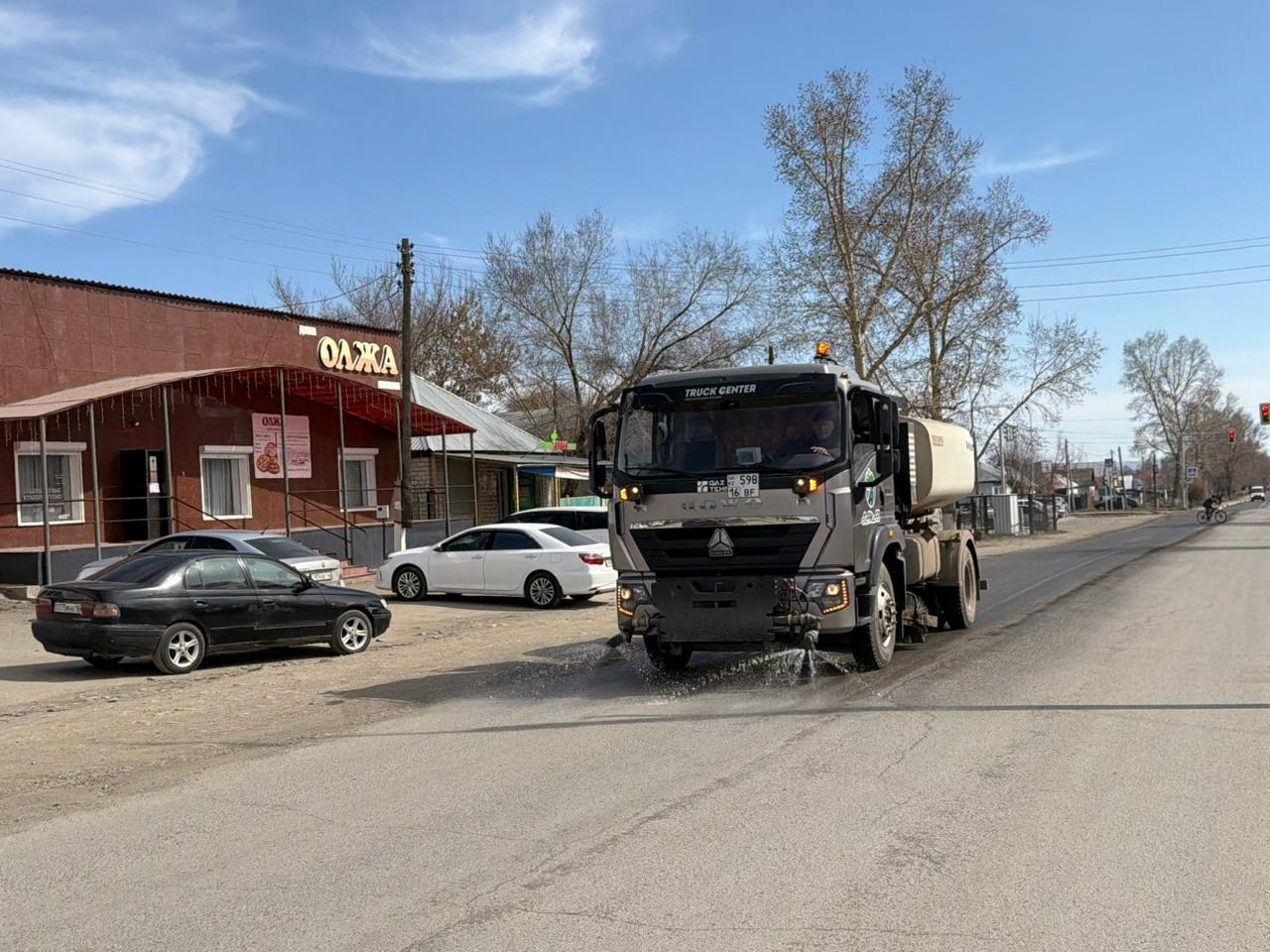 ВКО. В районе Самар «моют» улицы